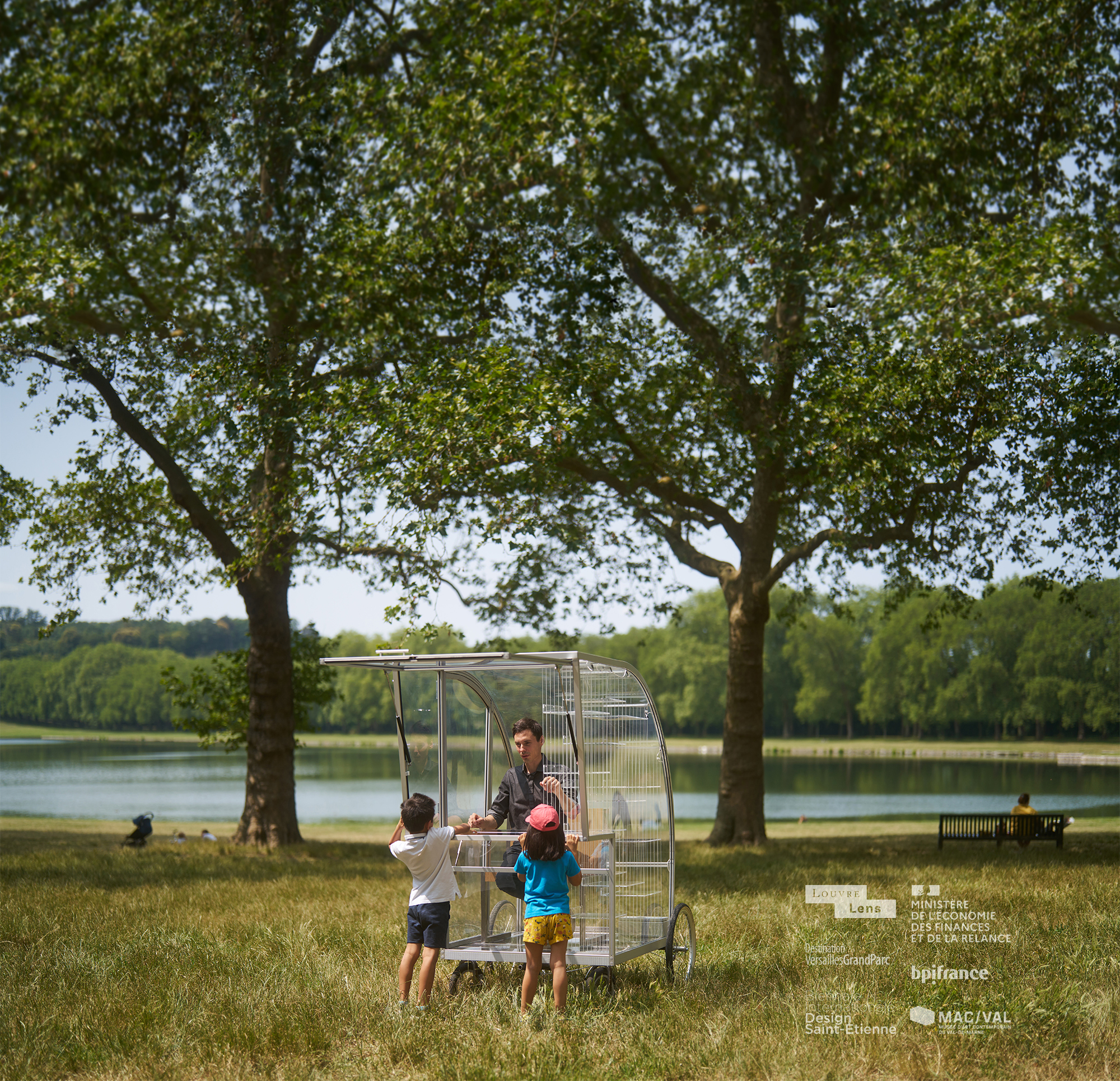 La Rolling, kiosque transparent de médiation culturelle cyclable